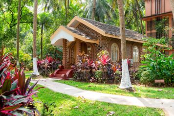 A quiet patient villa inside the treatment gardens