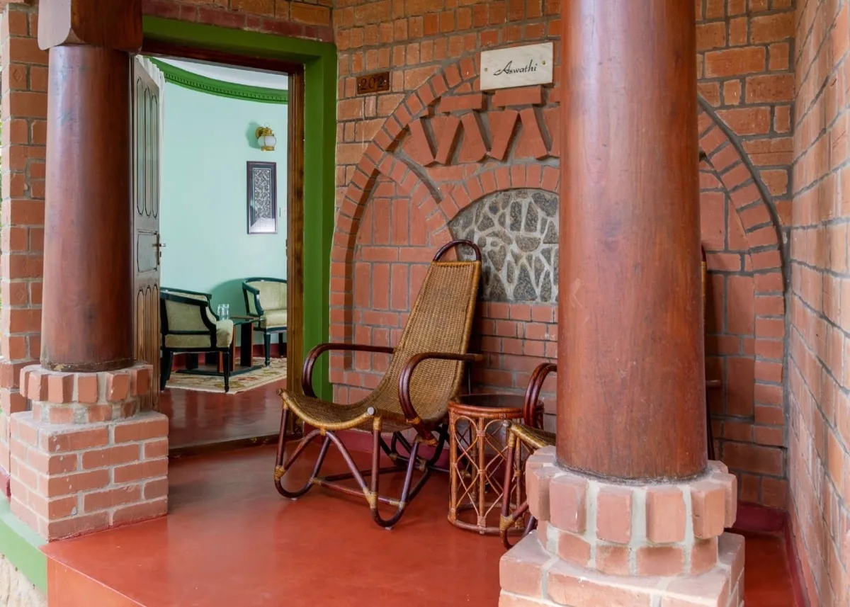 Веранда виллы Classic Villa и открытая дверь