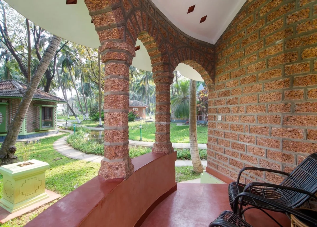 أقواس من الطوب على شرفة Royal Villa